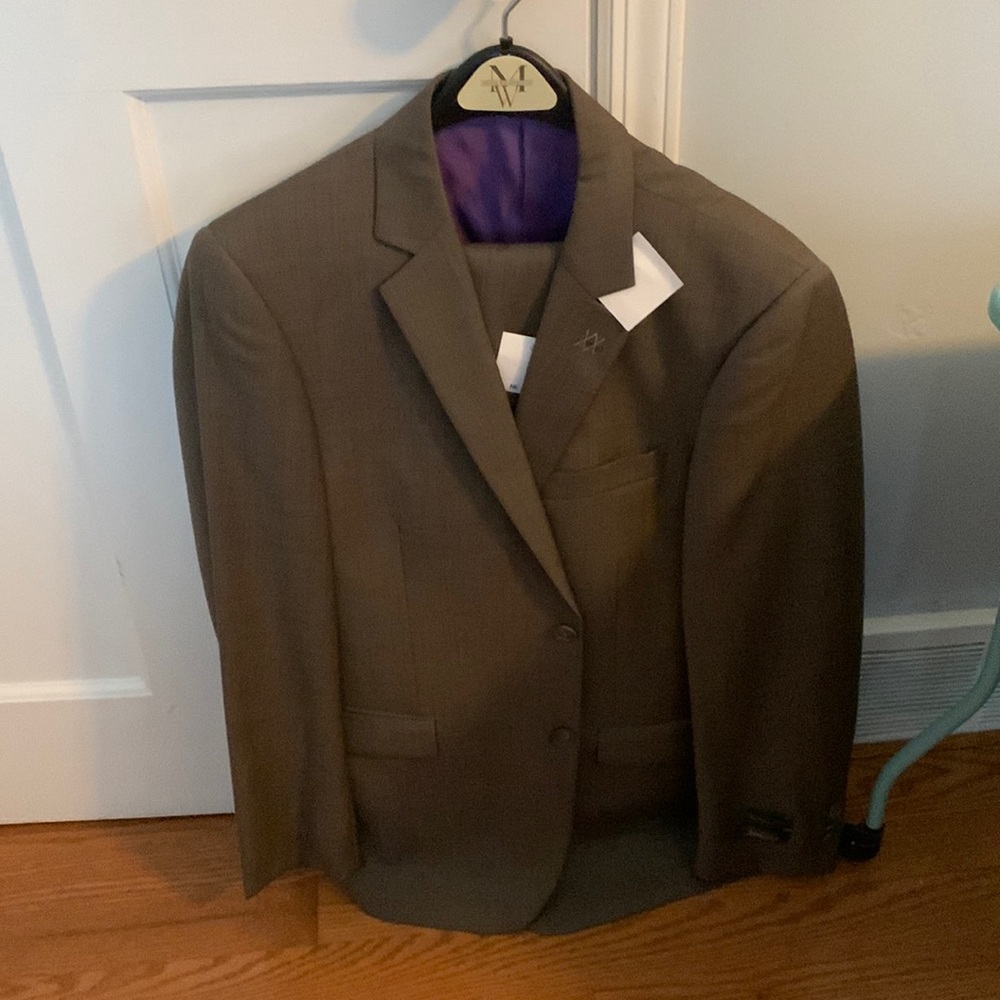 New suit, tag on Neiman Marcus. Taupe/black. Pants are unfinished.40R - 34W.